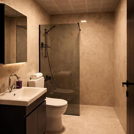 Spacious Modern In Yasamkent New Building 호텔